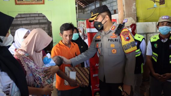Polisi Peduli,Balita Kelainan Jantung Mendapat Bantuan Sosial dari Polres Bojonegoro