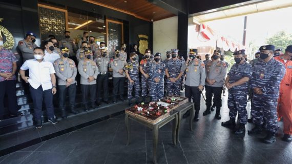 Polda Jatim “Dikepung” Prajurit TNI AL dari berbagai Kesatuan di Jatim pada 1 Juli 2022