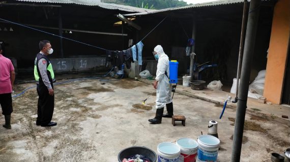 Polsek Pujon Laksanakan Giat Patroli Dialogis dan Penyemprotan Disinfektan