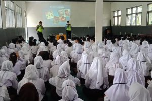 Polsek Pujon Polres Batu Lakukan Sosialisasi Dampak Penyalahgunaan dan Peredaran Narkoba Kepada Siswa SMP Negeri 1 Pujon