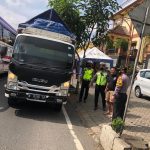 Polsek Batu Lakukan Penyekatan Kendaraan Bermuatan Hewan di Pos Kelurahan Songgokerto