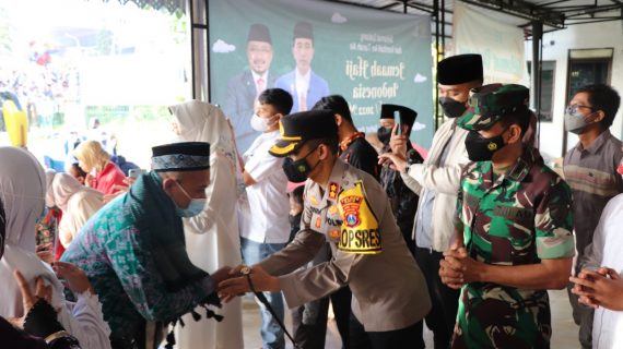 Kapolres Batu Bersama Walikota Dan Forkopimda Kota Batu Sambut Kepulangan Jamaah Haji