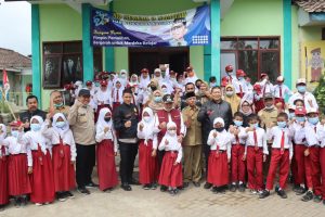 Kapolres Batu Dampingi Bupati Malang Tinjau Sekolah