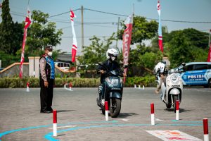 Program SIM Cak Bhabin Polrestabes Surabaya Permudah Masyarakat Mendapatkan Pelayanan SIM