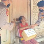 Samapta Berkah Polres Ponorogo, Bagikan Puluhan Paket Sembako Kepada Lansia