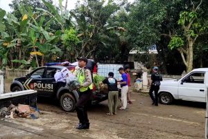 Peduli Warga Terdampak Bencana Polres Batu Distribusikan Bansos Ke Sumber Manjing Wetan