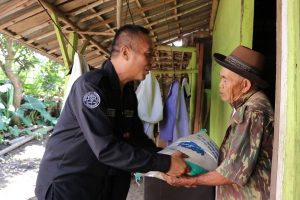 HUT Humas ke – 71, Polres Batu Gelar Bansos Peduli Lansia