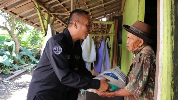 HUT Humas ke – 71, Polres Batu Gelar Bansos Peduli Lansia