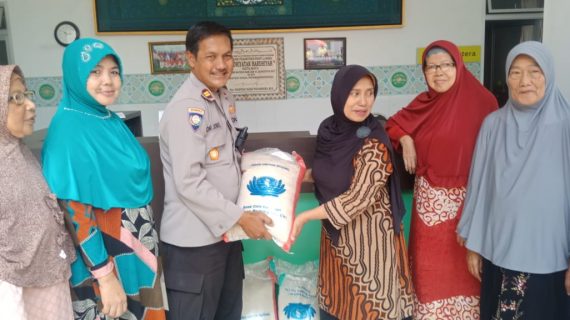 Polres Batu Gelar Bansos dengan Sasaran Pondok Pesantren