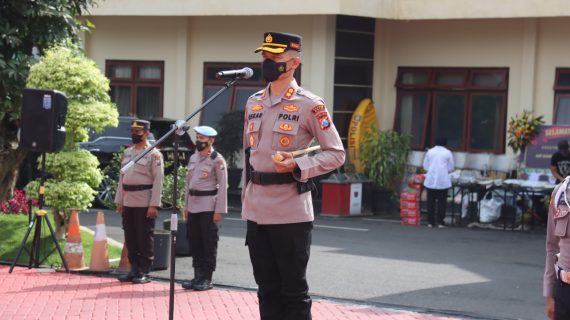 Kapolres Batu Pimpin Upacara Sertijab dan Pisah Sambut Kasat Intelkam Polres Batu