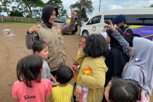 Upaya Polri Kembalikan Senyum Anak-anak dan Ibu-ibu Korban Gempa Cianjur