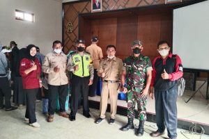 Bhabinkamtibmas Laksanakan Pam Peyaluran Bantuan Langsung Tunai.
