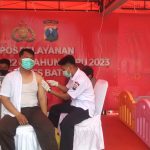 Jelang Tahun Baru 2023, Pos Yan Alun – Alun Polres Batu Gelar Vaksinasi