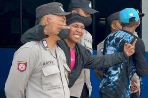 Viral Kesabaran Polisi saat Pam Unjuk Rasa 135 Menit di Malang