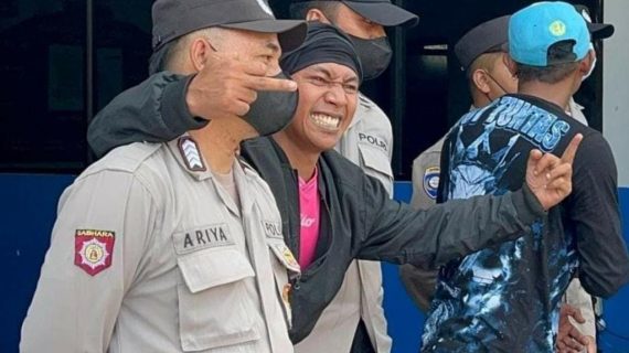 Viral Kesabaran Polisi saat Pam Unjuk Rasa 135 Menit di Malang