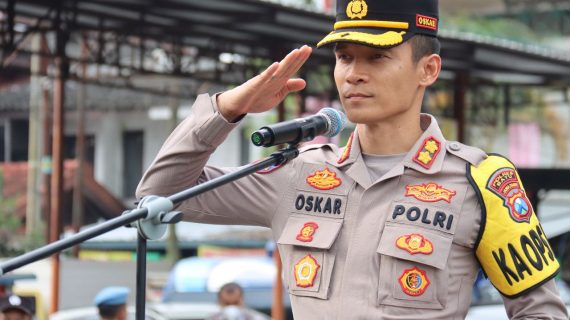 Kapolres Batu Pimpin Apel Kesiapan Pengamanan Natal