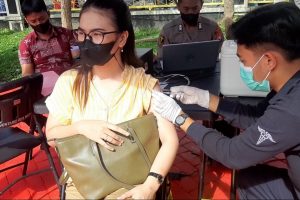 Memasuki Akhir Tahun, Polres Batu Maksimalkan Vaksinasi