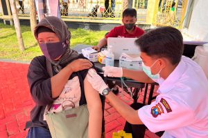 Cegah paparan Virus, Polres Batu Giatkan Vaksinasi melalui tenda portable