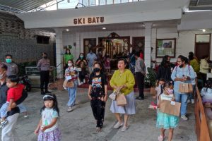 Pastikan Aman, Polres Batu  Laksanakan Pengamanan Kebaktian Misa Minggu Suci