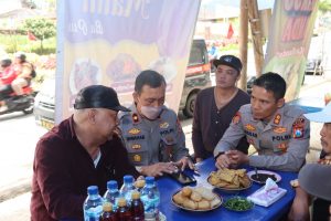 Dengar keluhan PKL, Jum’at curhat Polres Batu gayeng dengan pedagang