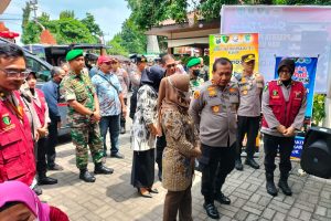 Jumat Curhat Kapolda Jatim Gelar Bhakti Kesehatan Gratis di Kota Mojokerto 