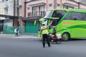 Antisipasi Kemacetan Lalu Lintas, Satlantas Polres Batu Laksanakan Giat Pengaturan dan Pos Sore