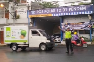 Antisipasi Padat Arus Balik, Satlantas Polres Batu Laksanakan Giat Pengaturan dan Pos Sore