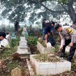 Sinergitas, Polisi bersama TNI dan Masyarakat Laksanakan “Gugur Gunung” di TPU