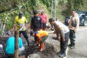 Optimalisasi Pemolisian Masyarkat, Bhabinkamtibmas Polsek Ngantang Sambangi Warga