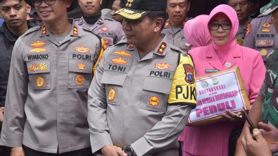 Bersama Forkopimda Kapolda Jatim Tinjau Langsung Lokasi Banjir Bandang di Ijen