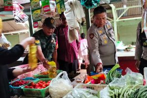 Polresta Malang Kota Patroli Dialogis di Pasar Tradisional Cek Ketersediaan Bahan Pangan