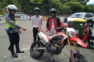 Sat Lantas Polres Batu lakukan penindakan Kasat Mata kepada pelanggar