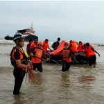 Respon Cepat Polisi Bersama TNI Bantu Benahi 90 Rumah Rusak Akibat Angin Kencang di Banyuwangi
