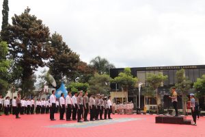 Apel Jam Pimpinan, Kapolres Batu Berikan Penghargaan Kepada Anggota Berprestasi