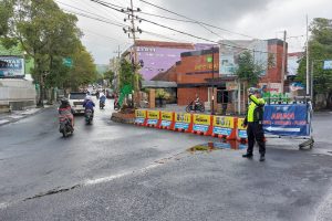 Sat Lantas Polres Batu tetap tindak pelanggaran kasat mata seperti Knalpot Brong dan tidak memakai helm