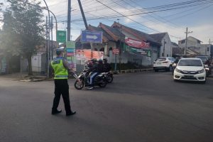 Penggal Pagi Sat Lantas seberangkan masyarakat sebagai bentuk pelayanan prima
