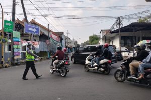Tak kenal lelah, Sat Lantas Polres Batu  perkuat Poros Pagi