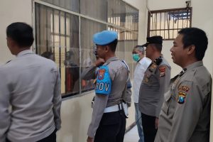 laksanakan sispam mako, Anggota Piket Fungsi Kontrol Tahanan secara Berkala