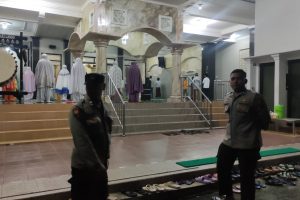 Ketat, Polres Batu amankan tempat ibadah dan pemukiman pada saat malam hari