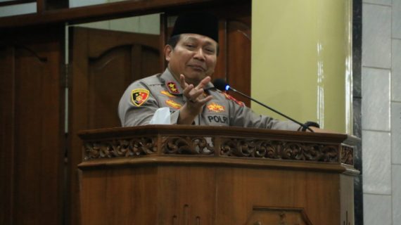 Jumat Curhat di Masjid Al Falah, Kapolda Jatim Sampaikan Perkembangan Kamtibmas di Jawa Timur