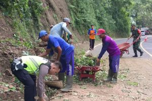 Polisi Berhasil Amankan 6 Terduga Pelaku Pengeroyokan dan Pelemparan Rumah Warga di Nganjuk