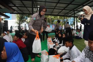 Hari ke 13 Ramadhan, Forkopimda berbagi bersama anak Yatim Piatu di Mapolres Batu