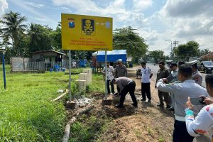 Jelang Mudik Lebaran, Polres Sumenep Pasang Papan Himbauan di Beberapa Titik Rawan Laka