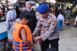 Ops Ketupat Semeru 2023, Polres Sampang Siapkan Kapal Polisi dan Alat Keselamatan di Pantai Camplong