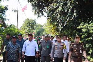 Polres Nganjuk Gandeng BASNAZ dan Pemdes Gelar Program Bedah Rumah