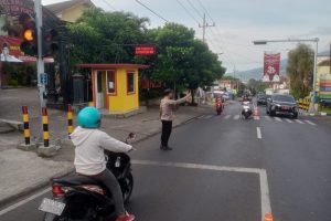 Poros Pagi jajaran Polres Batu sebagai upaya melayani masyarakat di waktu pagi