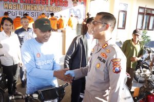 Tak Percuma Lapor Polisi, Kapolres Situbondo Serahkan 3 Unit Motor Hasil Ungkap Curanmor Kepada Pemiliknya