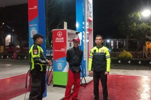Antisipasi munculnya gangguan keamanan di malam hari, Polres Batu terjunkan anggotanya amankan obyek vital