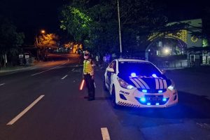 jaga kamtibmas, Polres Batu giatkan patroli blue light