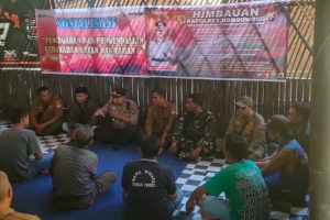 Polisi Bersama TNI dan Warga Kompak Cegah Karhutla di Bondowoso